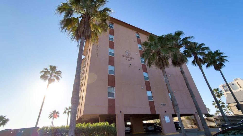 Direct Bayfront Sunsets - Boat Docks - Pool - Fish 2 Bedroom Apts