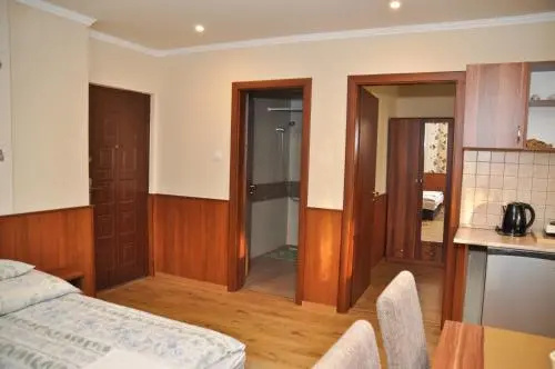 Media Panzió és Apartmanház - Général