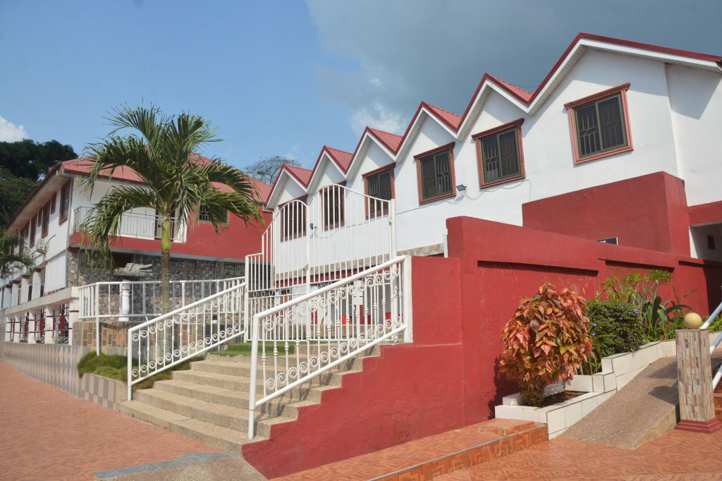 Royal Lee'S Hotel