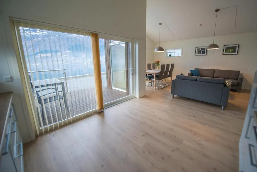 2 Bedrooms Cottage