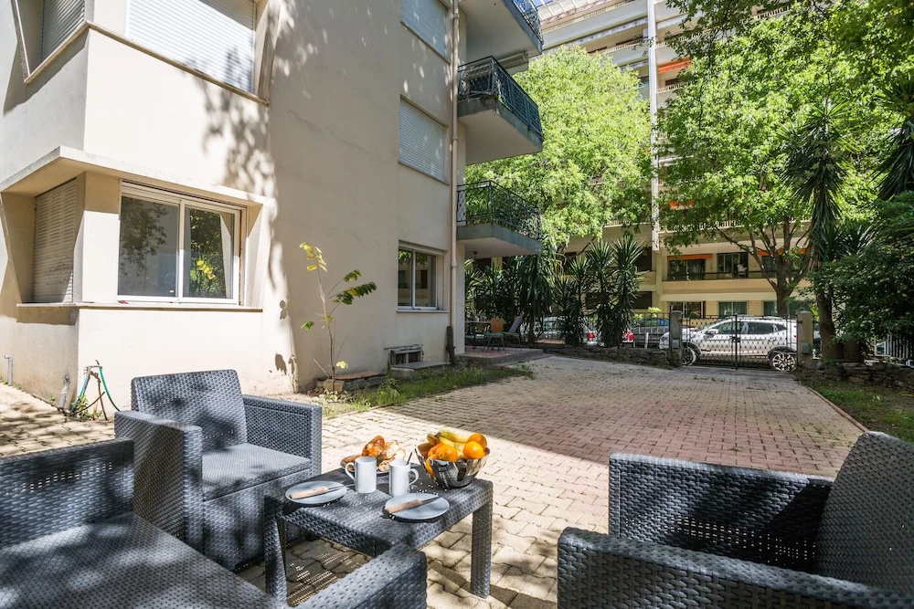 2 BDRM flat with 260m2 garden-Congress/Beaches by Weekome