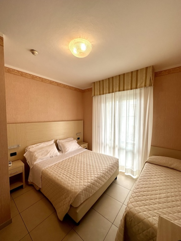 Hotel Metropole — 4