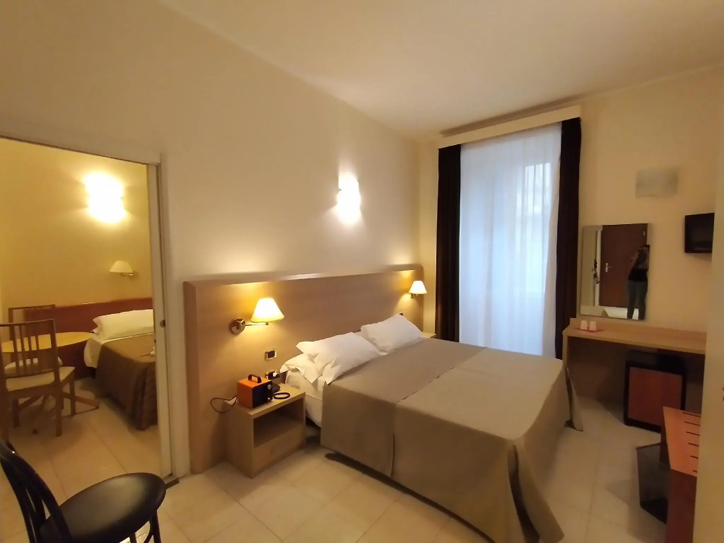 Standard Triple room