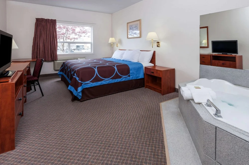 Deluxe Double Studio Suite (full double bed)