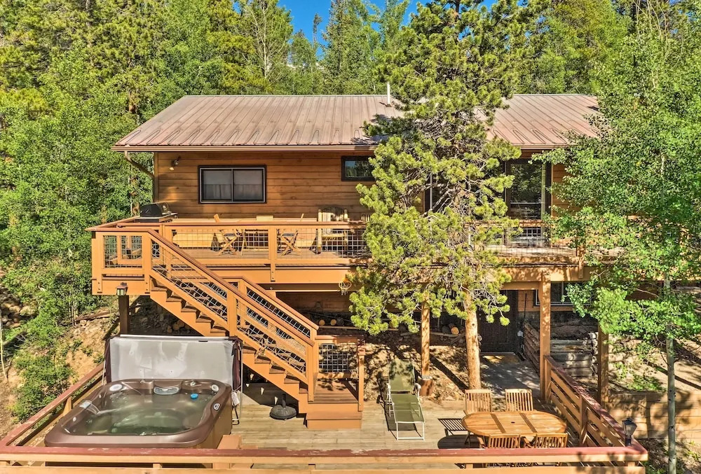 1 Mi to Peak 7: Home w/ Hot Tub in Breckenridge!