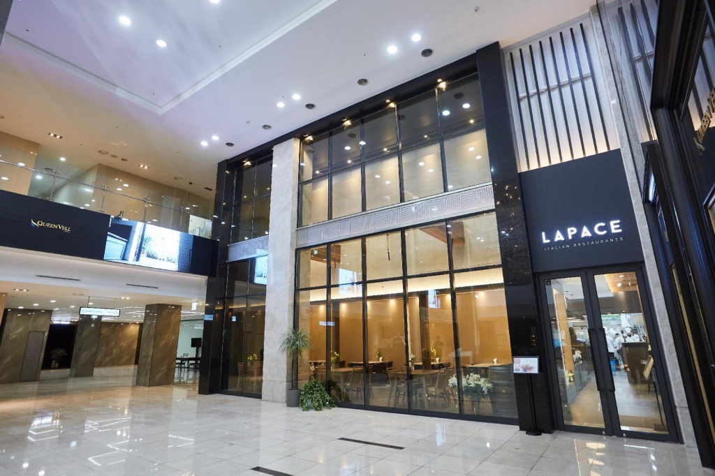 Lobby & Reception