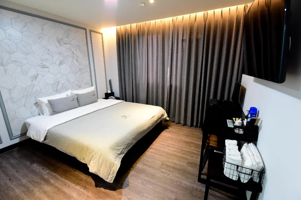 Standard room with city view