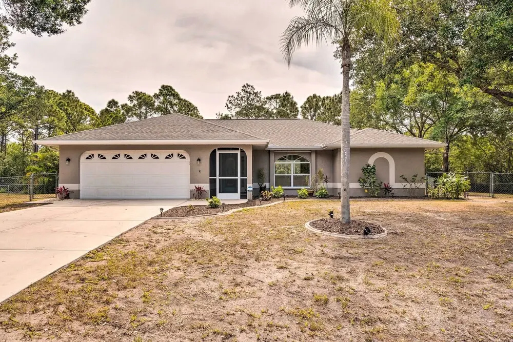 Englewood Escape w/ Pool ~ 6 Mi to Beaches!