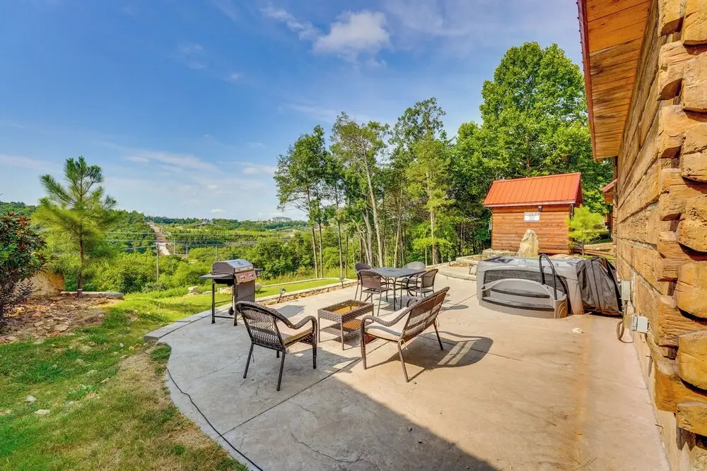 Scenic 'antler's Lodge' Cabin w Grill in Branson