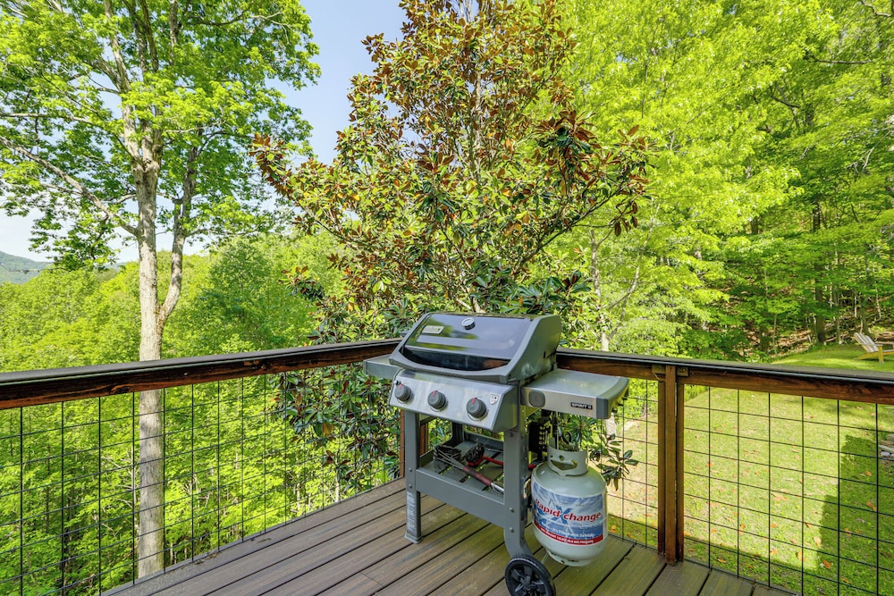 Mountain View Home: Hike, Raft, Golf + More!