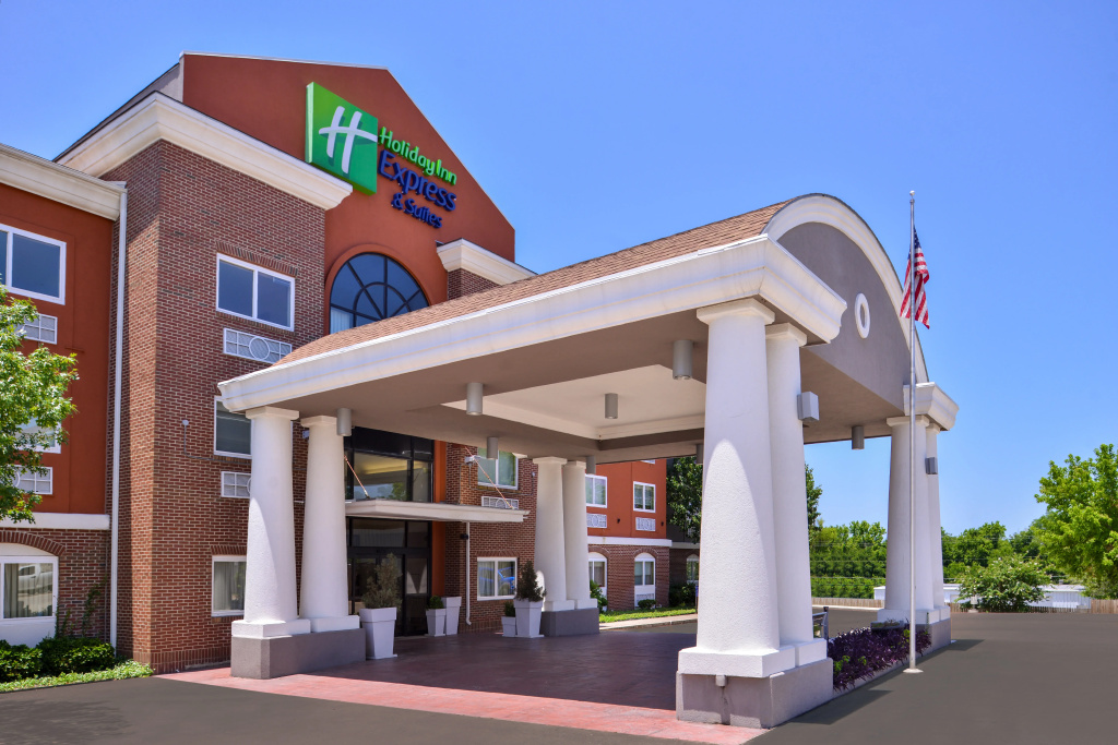 Holiday Inn Express & Suites Elgin By IHG