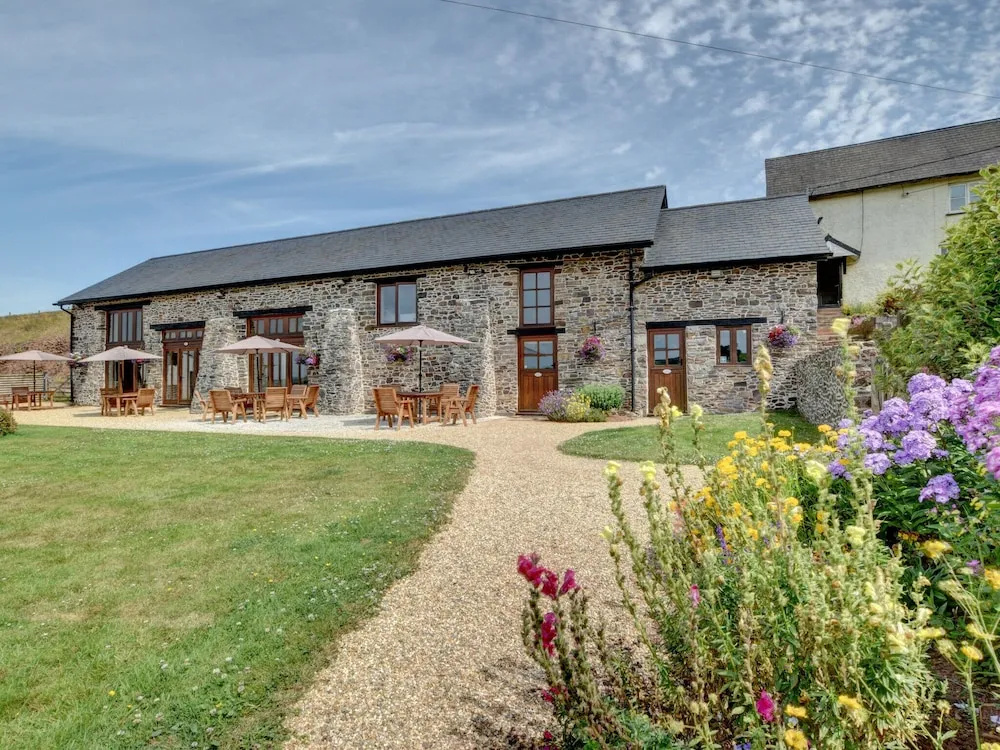 Rural Holiday Home in Tiverton With Jacuzzi Near Sea