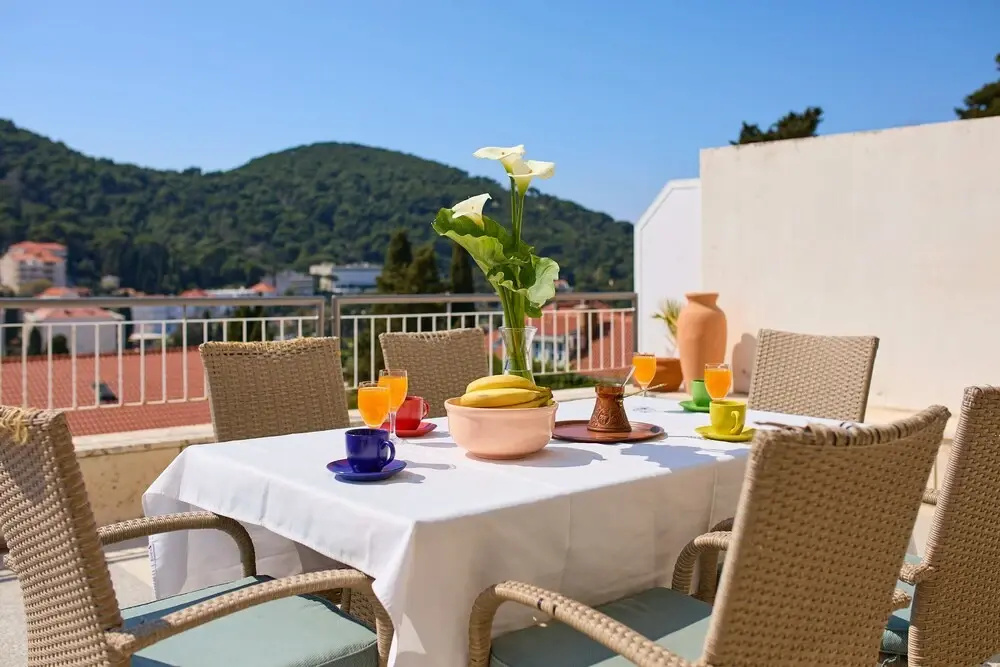 Kablar'S Sunny Suites