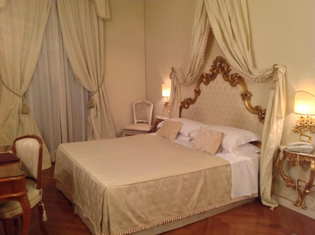 Superior Double room (full double bed)