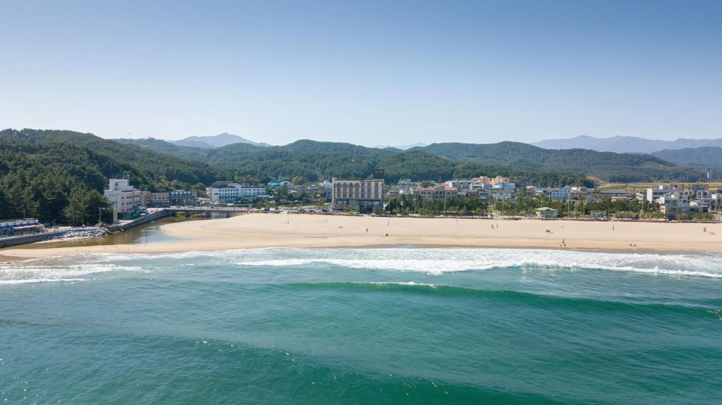 Beach & Waterfront