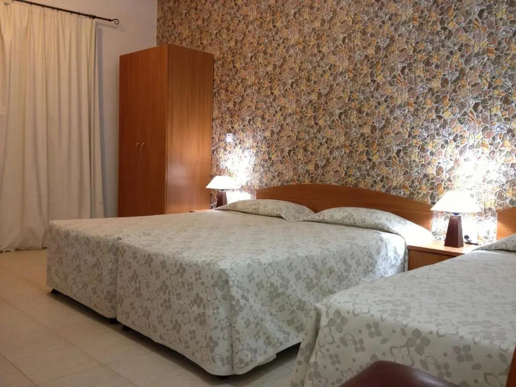 Standard Triple room with sea view