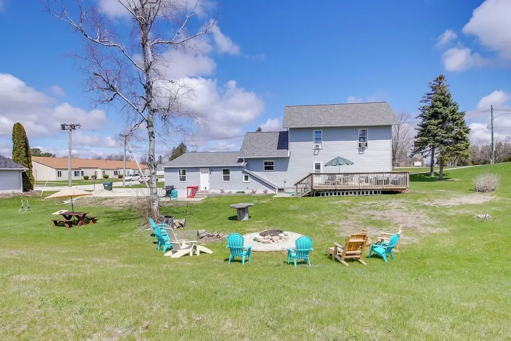Pet Friendly Near Beach w/ Grill, Firepit, Games