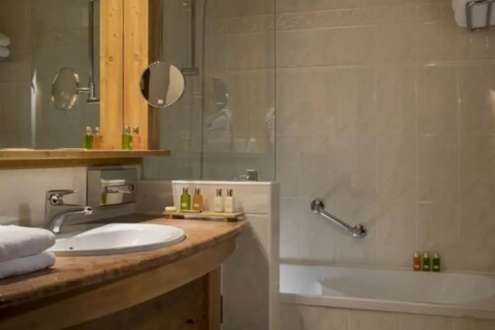 Hotel 4 Étoiles Le Mont Vallon Méribel by null