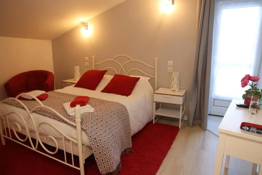 Standard Double room (full double bed)