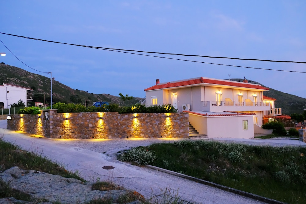 Nikola Apartments