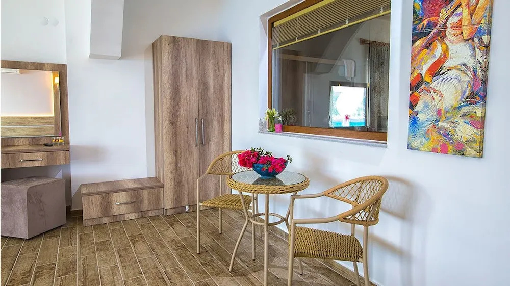 Deluxe room with balcony and with sea view