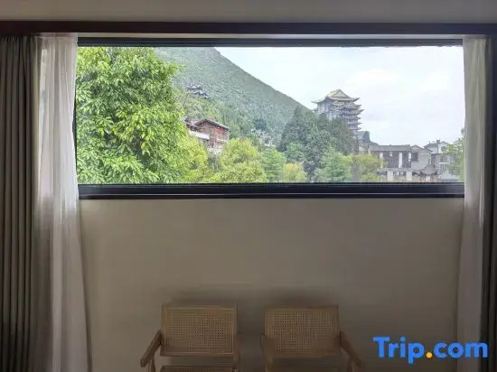 Standard room with mountain view