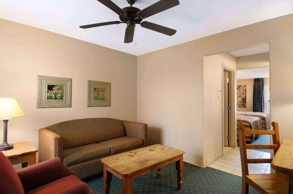 Quadruple Suite
