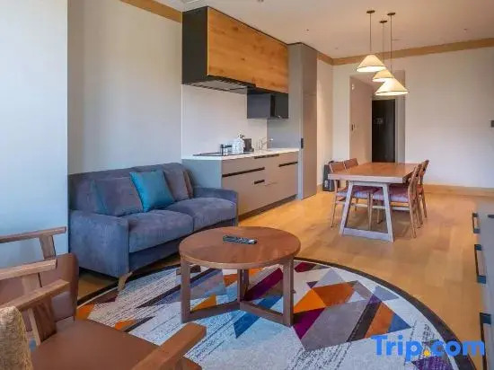 Yu Kiroro, Ski-In Ski-Out Luxury Residences