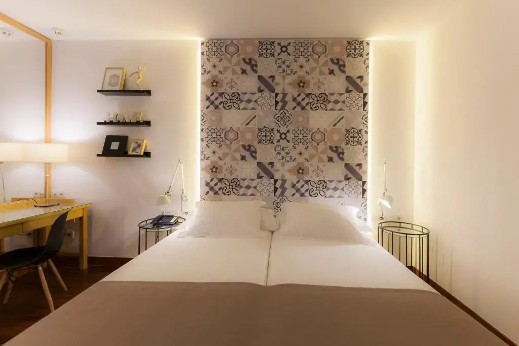 Deluxe Double room (full double bed)