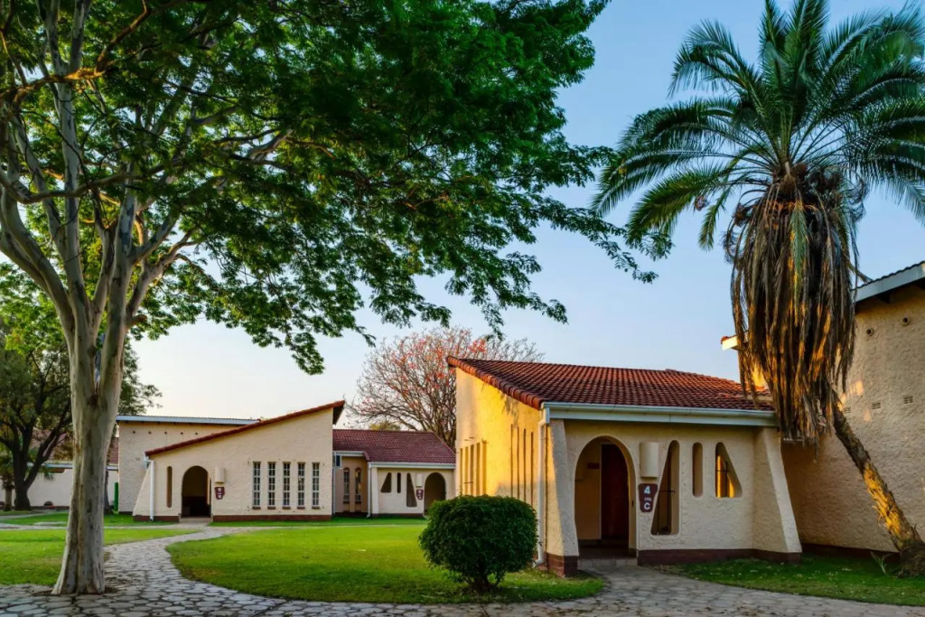 Kadoma Hotel And Conference Center