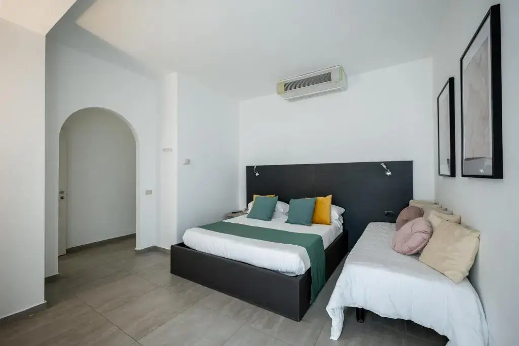 Standard Triple room with sea view