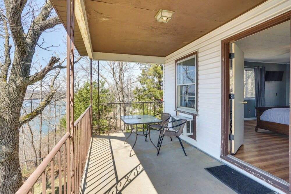 Unit 4 On the Strip! Lake Ozark Gem w/ Pool Access