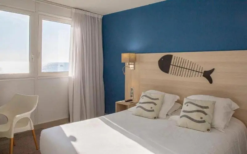 Standard Double room with partial sea view (full double bed)