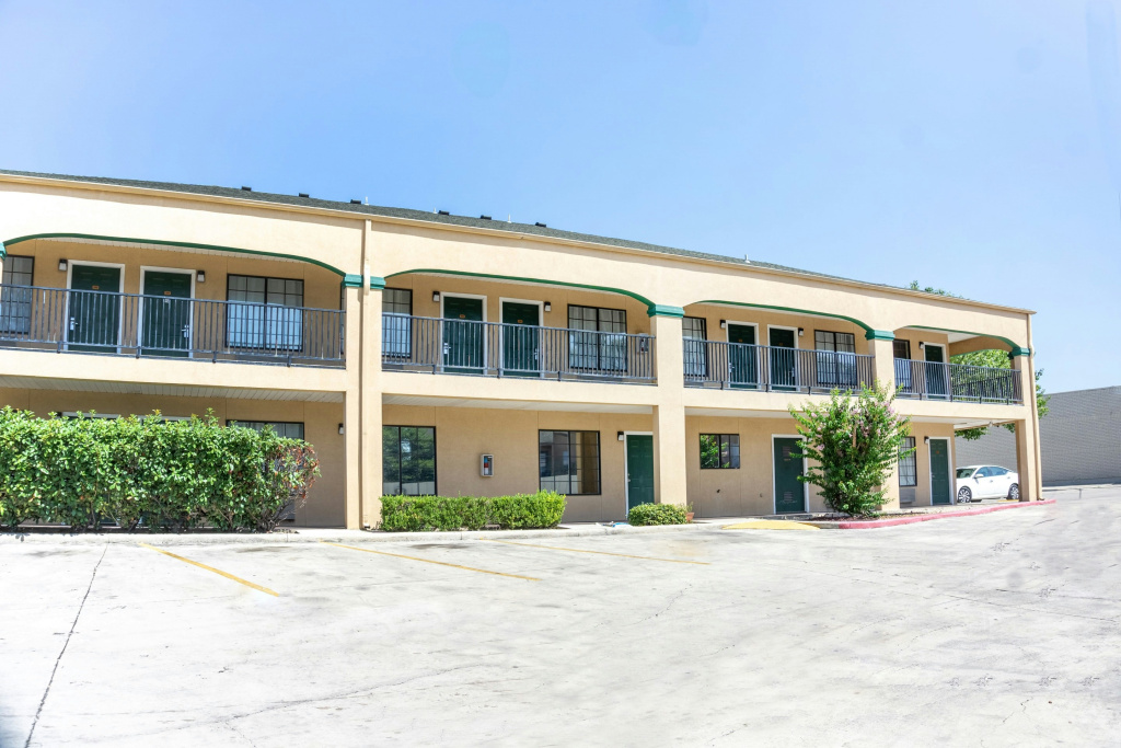 OYO Inn & Suites
