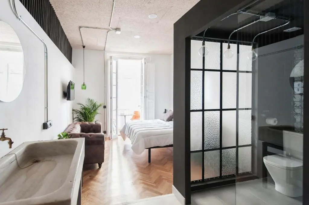Superior Double room with balcony (full double bed)