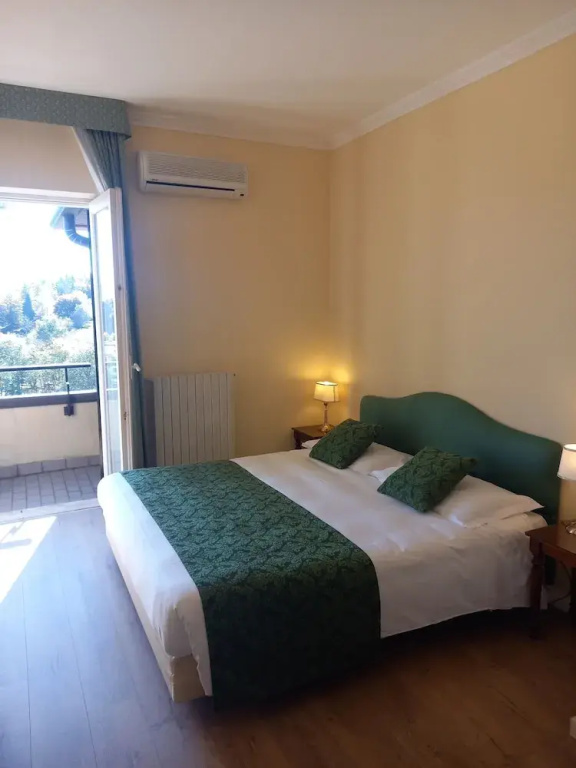 Superior Double room with balcony (full double bed)