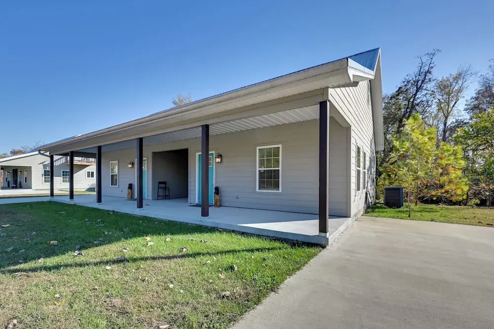 6 Mi to Rough River Lake! Waterfront Home w/ Deck
