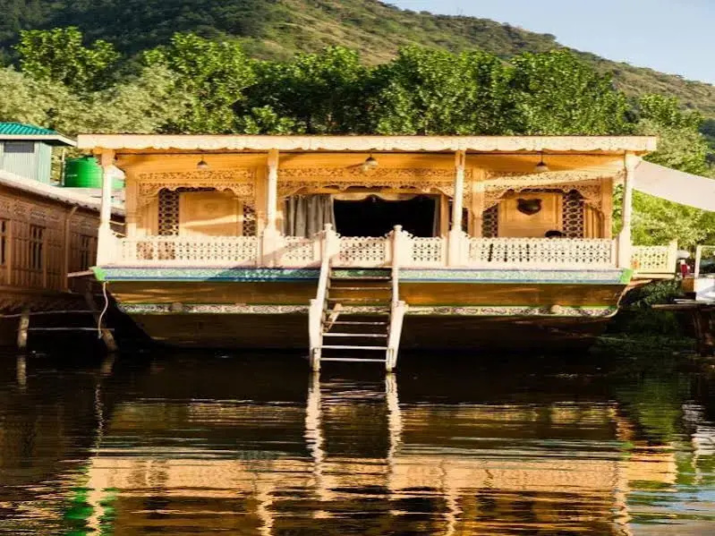 New Kharpalace Group of Houseboats