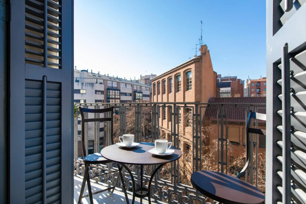 Majestic 4BR/4BATH apartment in Sagrada Familia area