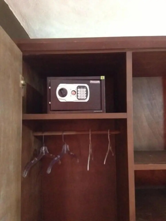 Standard Quadruple Basement room