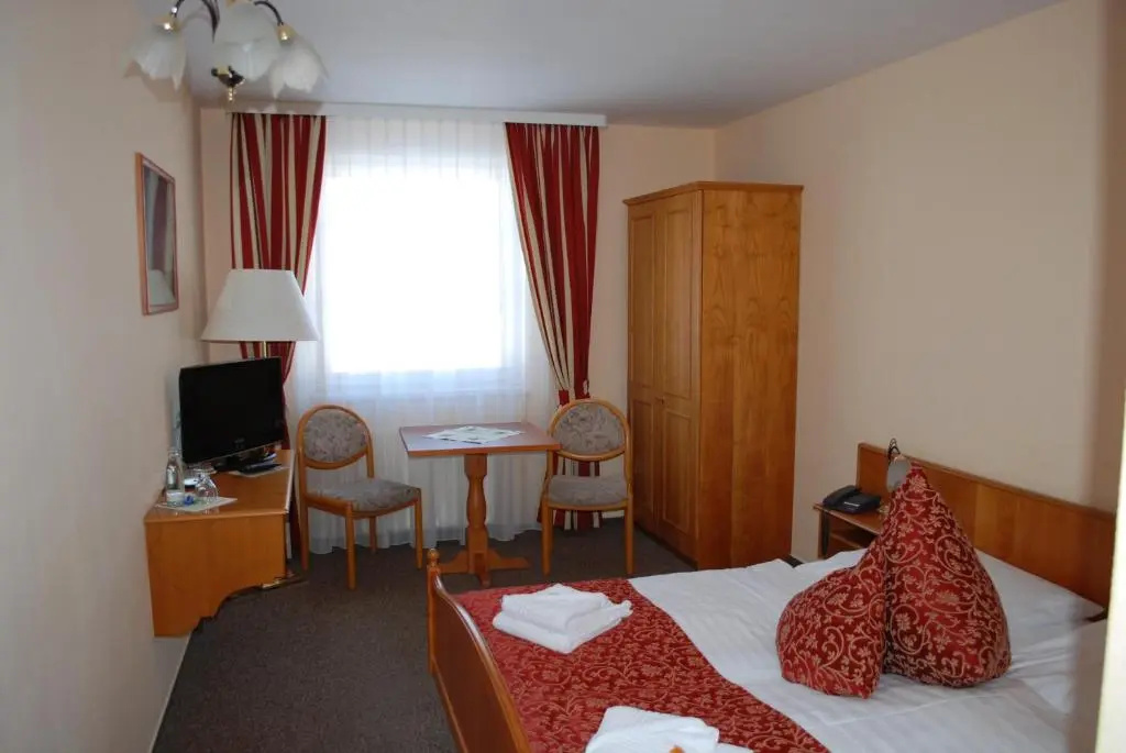 Standard Double room (full double bed)