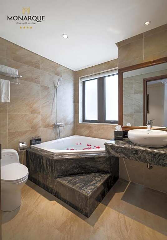 Monarque Hotel Danang