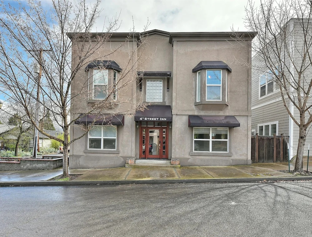 230 4th Street