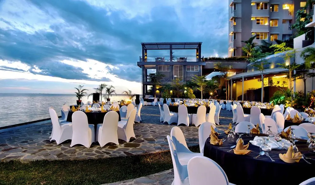 Beach & Waterfront