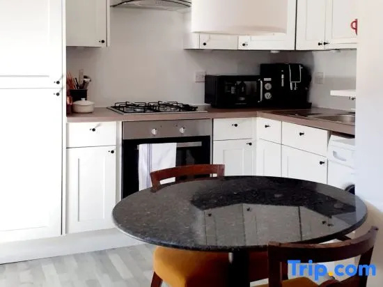 Stylish 2BR · Free Parking · Heart of Edinburgh