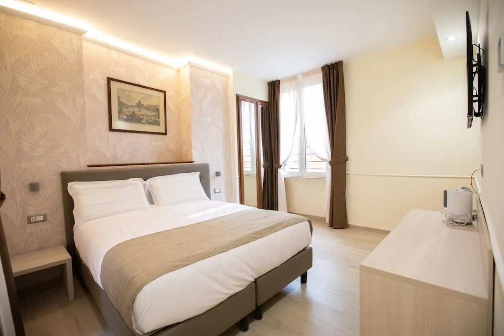 Superior Double room with city view (full double bed)