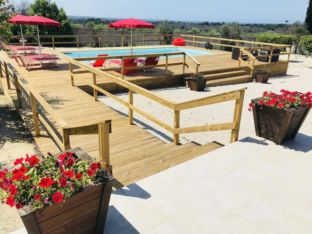 Junior Suite with pool view