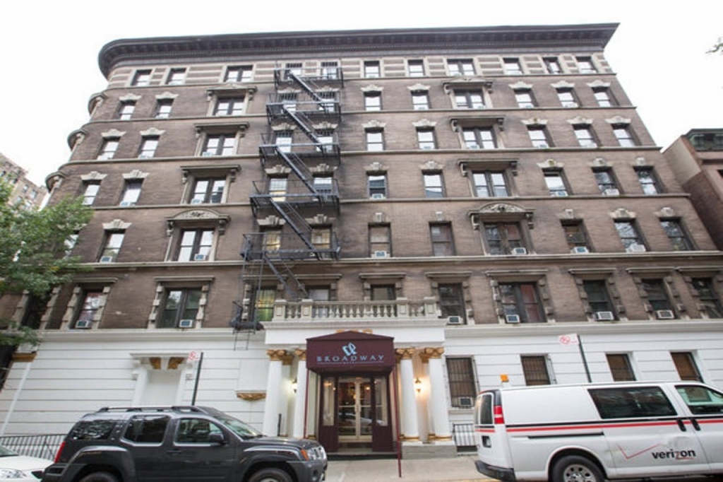 Broadway Hotel and Hostel