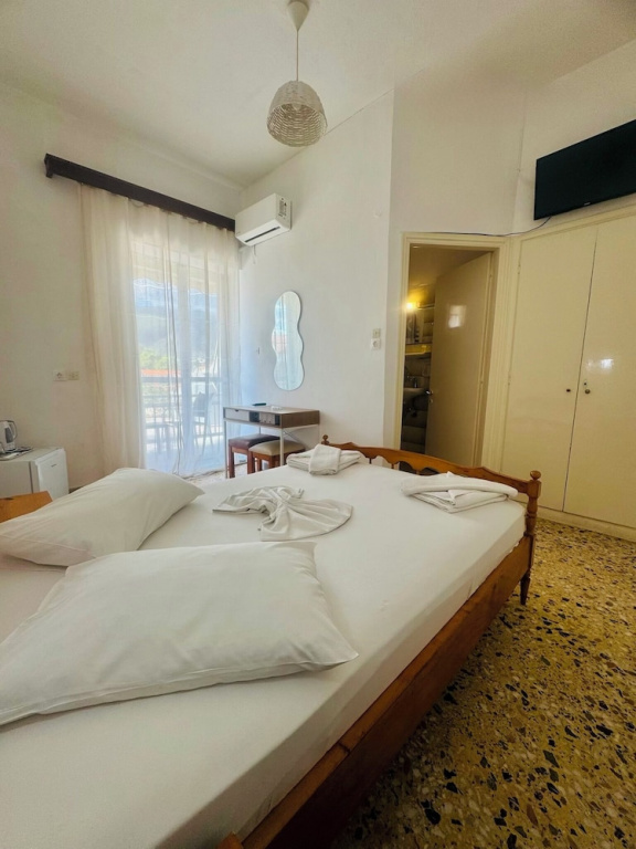 Economy Double room with mountain view (full double bed)