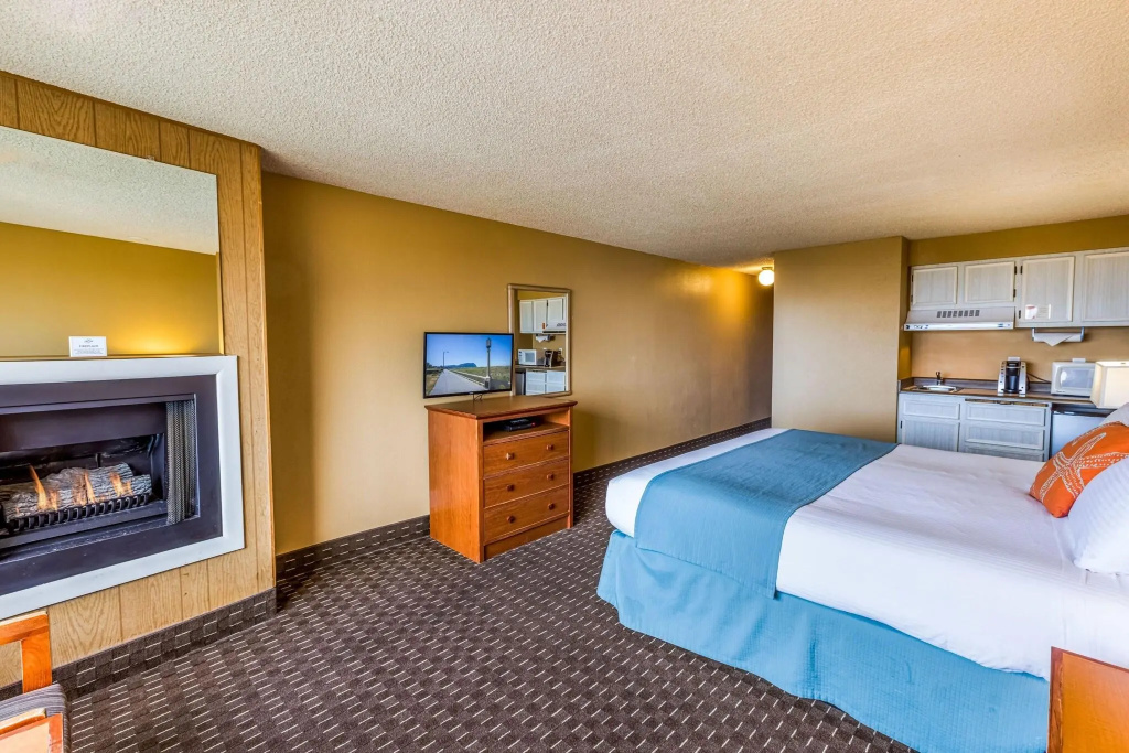 Ebb Tide Oceanfront Inn — 4
